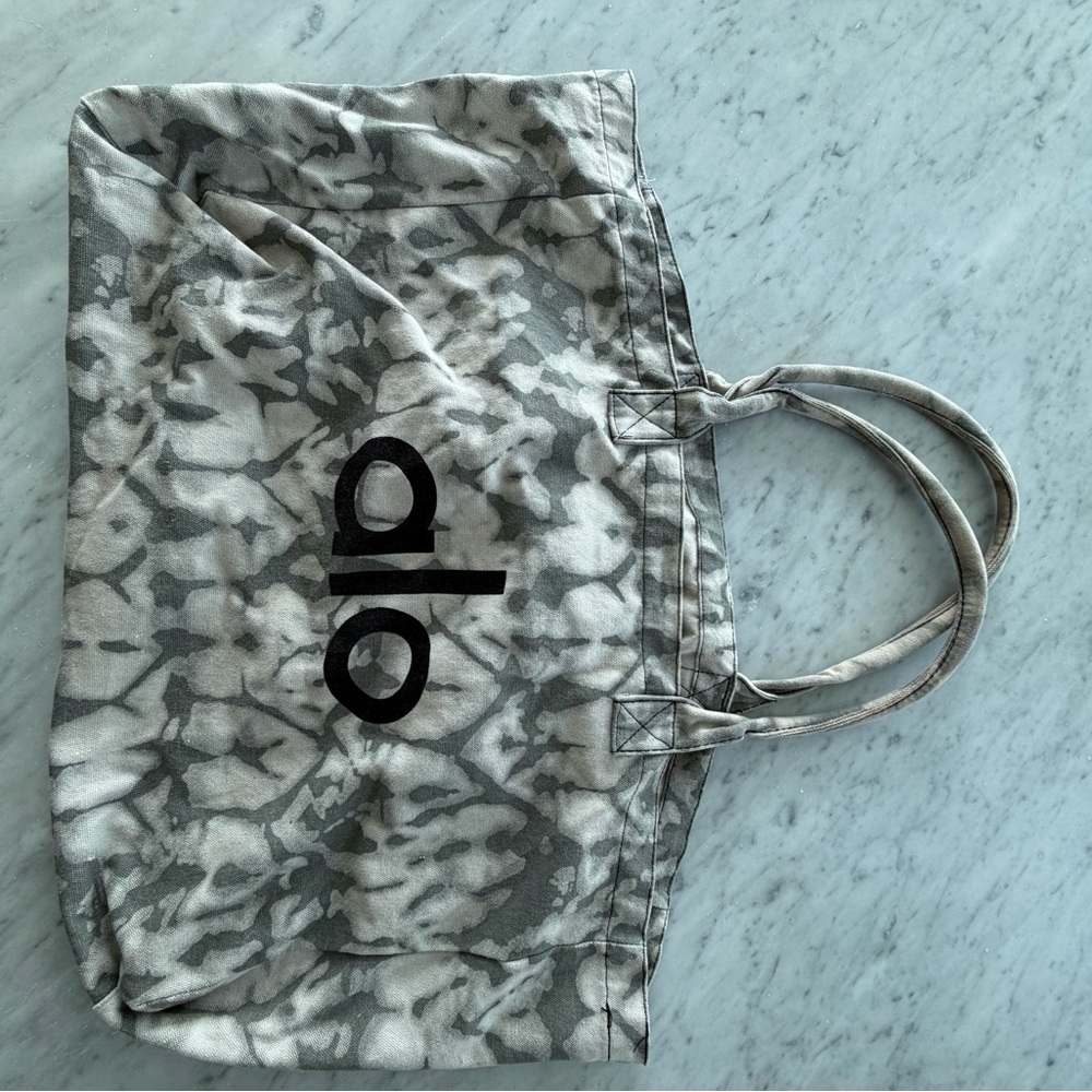 ALO Yoga Black and Gray Patterned Tote